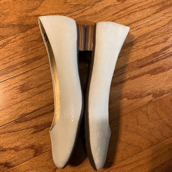 Mark Joseph size 8.5 cream flats.  Never worn cushion insole - Picture 6 of 13